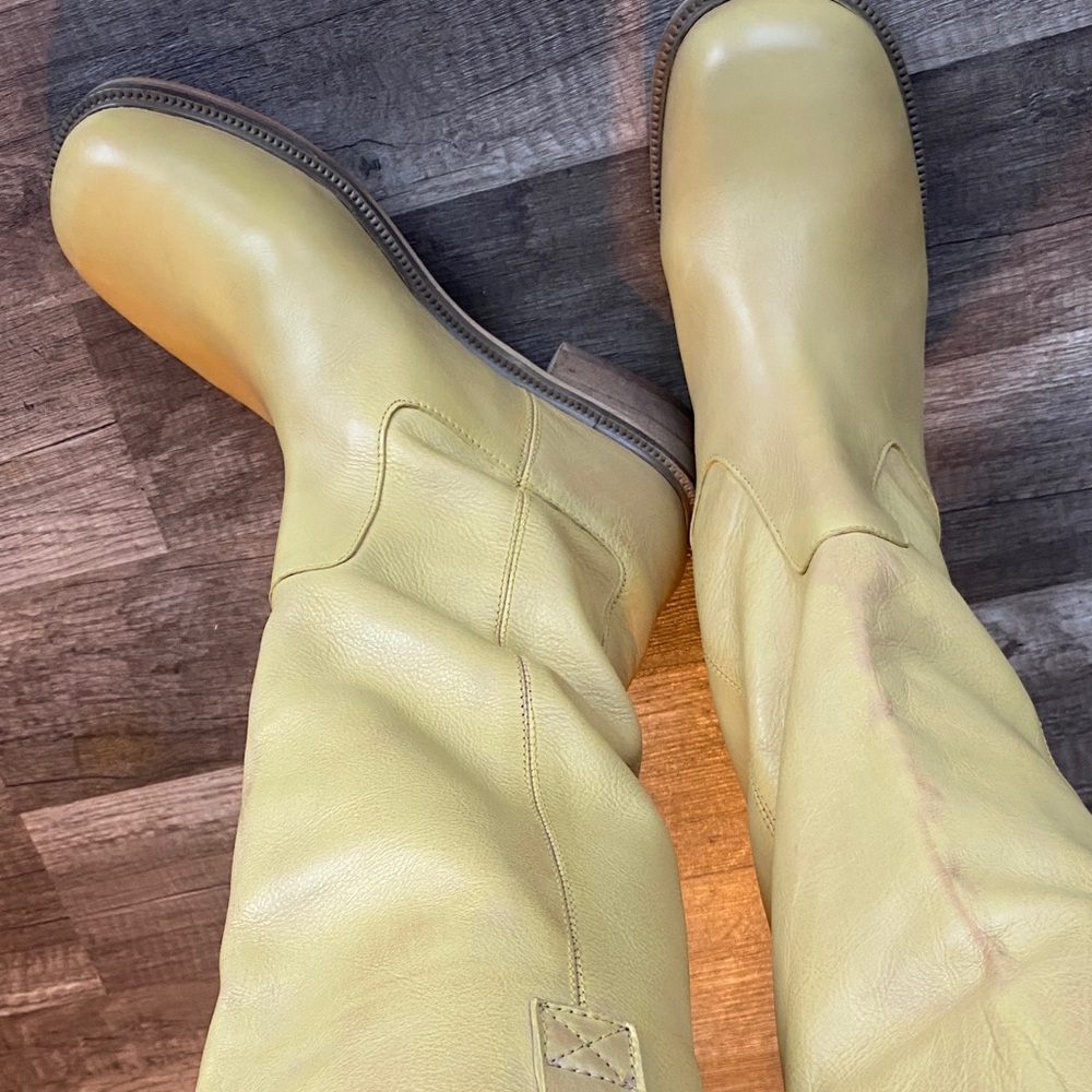 Urban Outfitters Slouch Tall Yellow Leather Heeled Boots Sz 7 or 7.5 - Picture 4 of 15